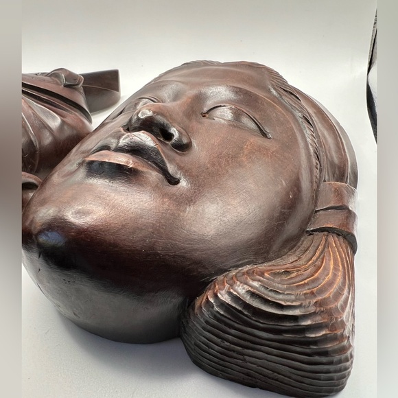 Vintage Balinese wood carvings of a man & woman in the National Headdress - Picture 9 of 17